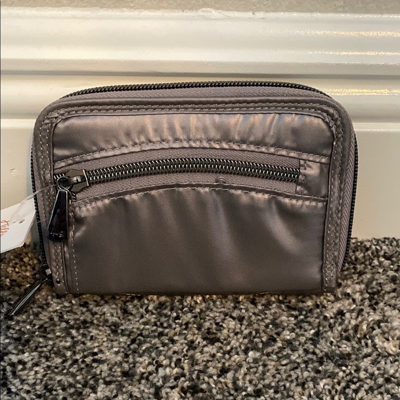 Lug Quilted Wallet -Rodeo- in Metallic Pearl - Picture 3 of 3